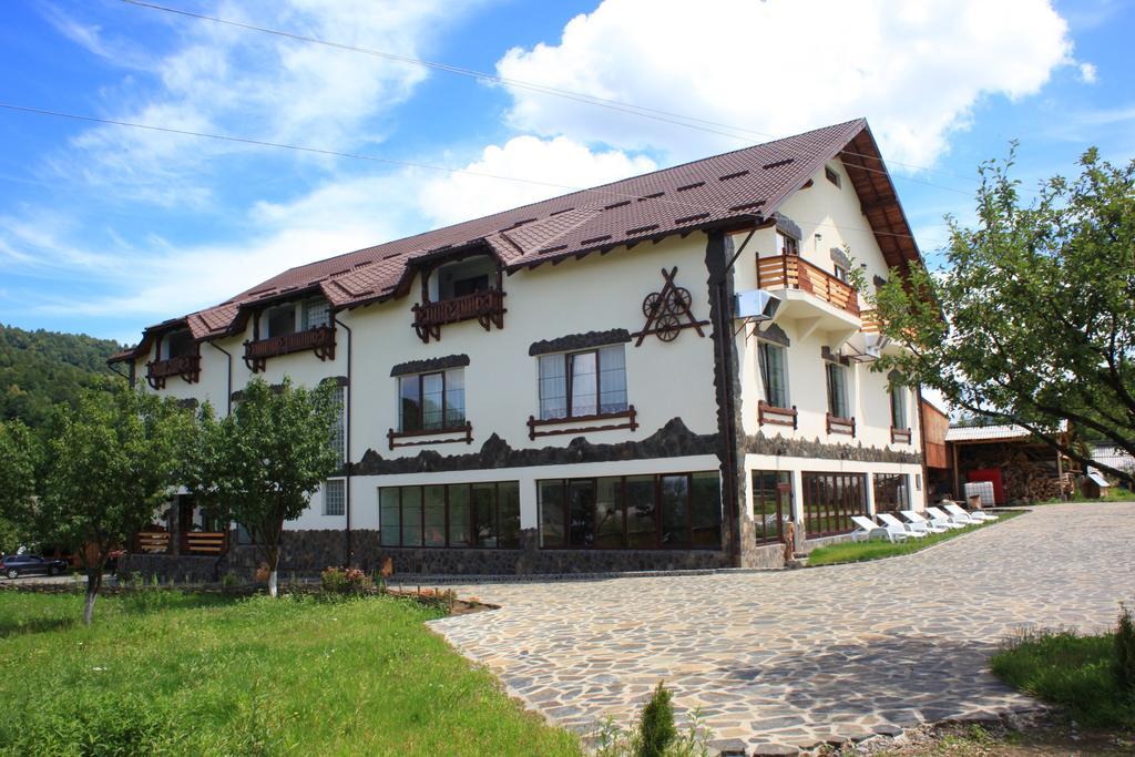 Pensiunea Lacramioara Sacel  Экстерьер фото